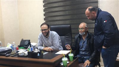 محمد صلاح يوقع عقود قيادة البلدية ويجتمع باللاعبين | صور 