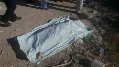 مصابا بطعنة قاتلة.. العثور على جثة شاب أمام منزله بالمنوفية