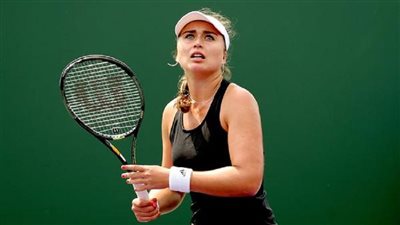 بادوسا تتفوق على ساكاري وتبقى دون هزيمة في البطولة الختامية لموسم التنس