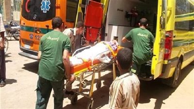 إصابة عامل فى حادث سیر بقنا