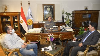 محافظ أسيوط يبحث سبل تطوير الوحدات البيطرية