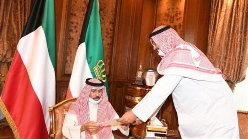 أمير الكويت يتسلم
