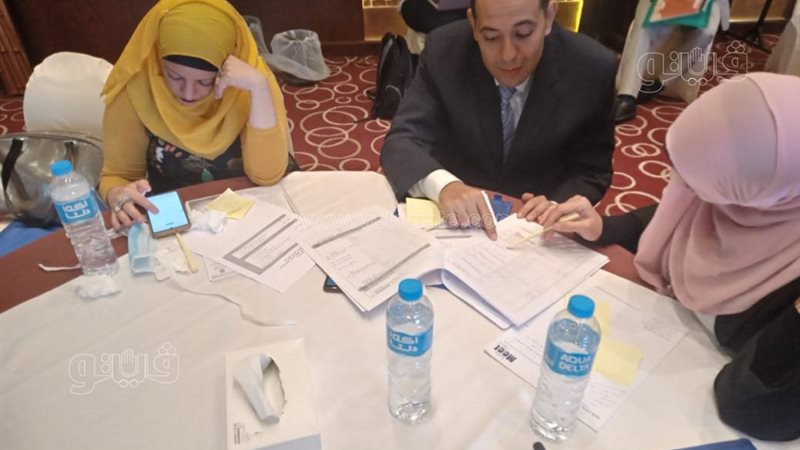 مراجعة طلبات الأسر