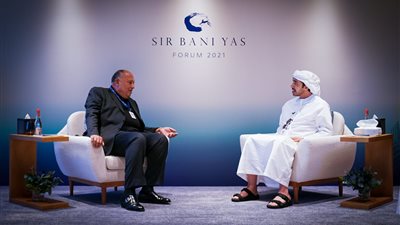 وزير الخارجية يلتقي نظيره الإماراتي على هامش منتدى 