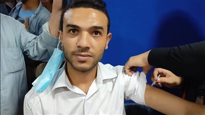 لحظة تطعيم المتطوعين بالمرحلة الأولى باللقاح المصري كوفي فاكس.. فيديو