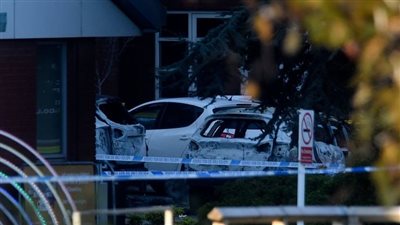 مقتل شخص وإصابة آخر في انفجار سيارة أمام مستشفى بليفربول