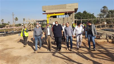 رئيس مياه سوهاج يتفقد مشروعات حياة كريمة بقرى طهطا