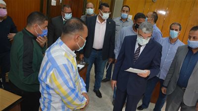 محافظ المنيا يتابع تطبيق منع دخول الموظفين بدون كارت تطعيم كورونا
