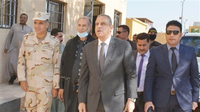 محافظ سوهاج يتفقد مشروعات حياة كريمة 