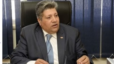 هل يحسب الموظف غيابا حال منعه من دخول مقر عمله.. التنمية المحلية تجيب | فيديو