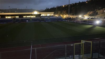 انقطاع التيار الكهربائي بملعب مباراة سان مارينو وإنجلترا قبل انطلاقها | فيديو