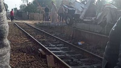 التحقيق في حادث تصادم قطار بسيارة ربع نقل بالجيزة 