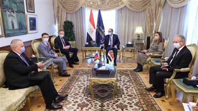 طلعت يبحث مع بعثة تجارية روسية الاستثمار في قطاع الاتصالات المصري