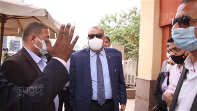 جولة رئيس جامعة حلوان لتفقد الالتزام بتطبيق دخول الطلاب الملقحين فقط | فيديو وصور