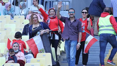 توافد الجماهير بملعب برج العرب قبل مباراة مصر والجابون