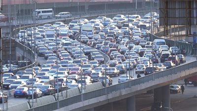 الطريق الدائري وكوبرى أكتوبر ومحور 26 يوليو الأكثر زحاما.. الحالة المرورية اليوم 