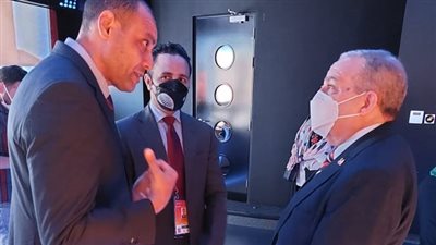 وزير الدولة للإنتاج الحربي يثني على معروضات الجناح المصري والإماراتي في 