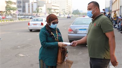 القوى العاملة تتابع التأكد من حضور العاملين بشهادة تلقي لقاح كورونا