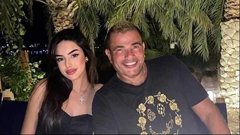 عمرو دياب والموديل