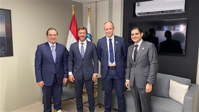 طارق الملا يبحث التعاون مع كبريات شركات البترول العالمية