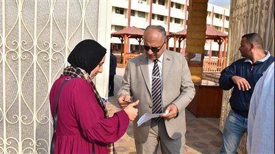 نائب رئيس جامعة السادات يتابع دخول الطلاب ببطاقات تلقي لقاح كورونا| صور