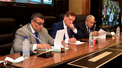 700 مليون جنيه.. خلاف بخطة النواب بسبب قيمة سيارات مكتب برنامج تنمية الصعيد