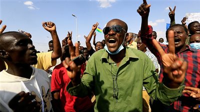 مئات السودانيون يتظاهرون بالتزامن مع قطع خدمات الاتصالات