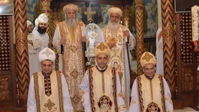 أسقف وسط الجيزة يرسم 3 كهنة جدد للخدمة بالإيبارشية