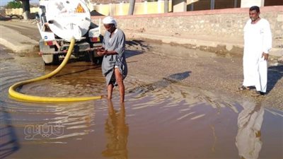 الحياة تعود لطبيعتها.. رفع آثار الطقس السيئ بأسوان | صور