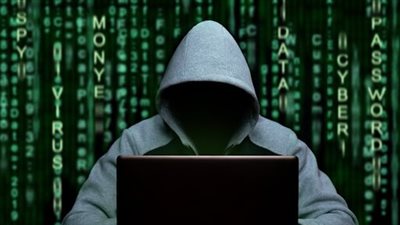 زوجي يتجسس علي ويفتح رسائلي الخاصة فما حكم الشرع؟أمين الفتوى يجيب(فيديو)