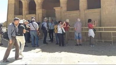 وفد سياحي من ألمانيا والنمسا يزور المناطق الأثرية بالمنيا