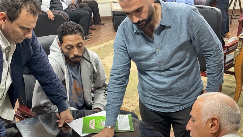 التعاقد مع اللاعب