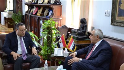 رئيس جامعة الإسكندرية يبحث سبل التعاون مع السفير العراقي بالقاهرة