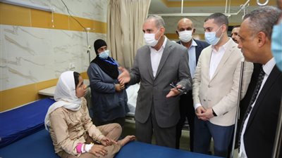 نقل تلاميذ مدرسة بكفرالشيخ للمستشفى عقب اشتباه إصابتهم بالتسمم | صور