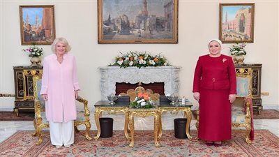 5 صور ترصد تفاصيل لقاء قرينتي الرئيس السيسي وولي عهد بريطانيا