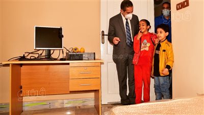 محافظ الغربية يسلم أسرة هنا رضا أجدع طفلة في مصر شقة سكنية