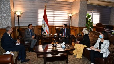 وزير الرياضة يبحث التعاون مع سفير مصر بصربيا قبل استلام مهامه