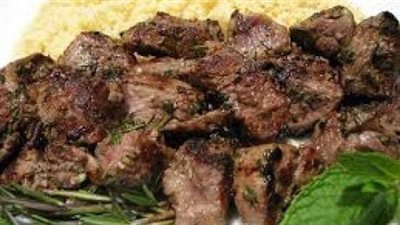 متبلة وطرية.. طريقة عمل اللحمة المشوية