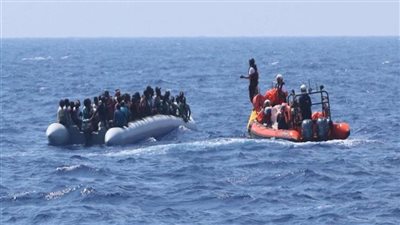 حبس وغرامة..عقوبة استغلال الوظيفة في تهريب المهاجرين بالقانون