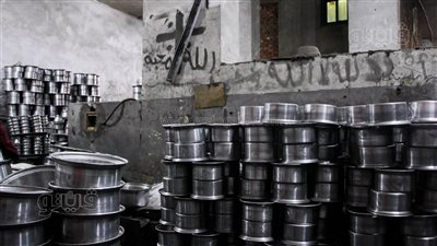 رجال من معدن.. يوم في ورشة الألومنيوم بالدويقة..كيف يطور هؤلاء أقدم الصناعات؟ 