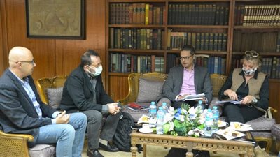 هيثم الحاج يلتقى وفدًا يونانيًا للمشاركة بمعرض القاهرة الدولي للكتاب