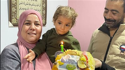 مواطن إسمعلاوي يحتفل بعيد ميلاد السيسي داخل منزله |صور