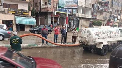 تكثيف أعمال كسح مياه الأمطار في شوارع الشرقية | صور