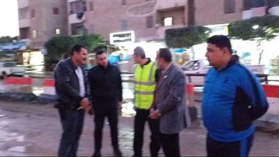 محافظ شمال سيناء يتابع تصريف مياه الأمطار من شوارع مدينة العريش