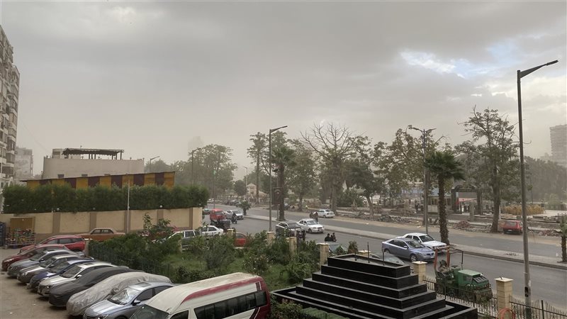 عاصفة ترابية تضرب