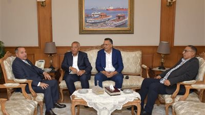  كواليس جلسة محافظ بورسعيد ورئيس النادي المصري (صور)