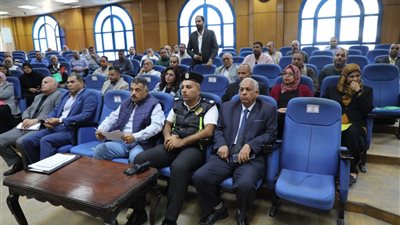 محافظ المنيا يتابع مطالب المواطنين عبر منظومة الشكاوى الحكومية 