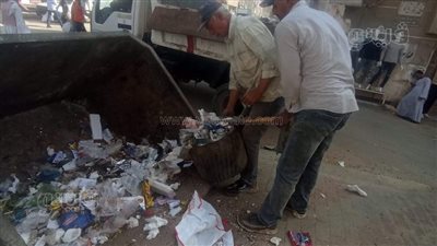 رئيسة مدينة السنطة تقود حملة للتخلص من النفايات الطبية بالشوارع (صور)