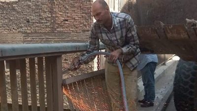 محافظ الجيزة يتابع أعمال تركيب الباكيات الحديدية بمحور صفط اللبن (صور)