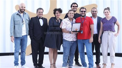 مهرجان الجونة، ندى رياض وأيمن الأمير يحصدان جائزة ڤارايتي عن فيلم رفعت عيني للسما (صور)